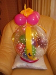 7. Подарок в шаре с маленькими шариками. Латекс, воздух - от 300р. (подарок не включен).